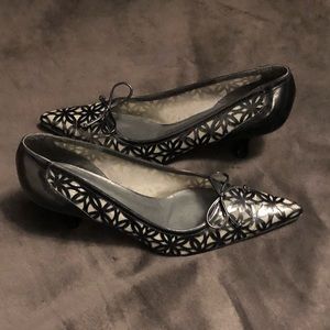 Gorgeous Stuart Weitzman Kitten Heels